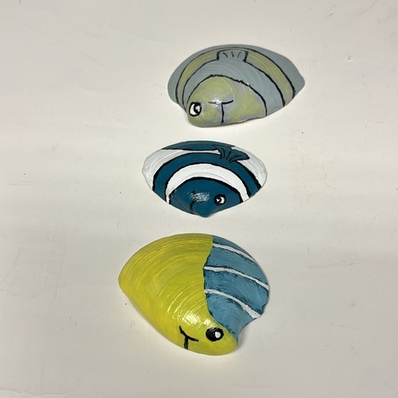 1/ Handmade Painted Shells Tropical Fish Choose One - Picture 2 of 8